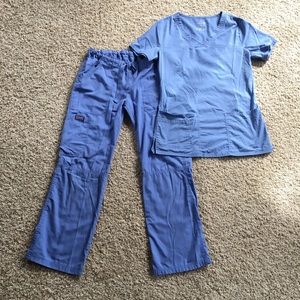 Scrub set